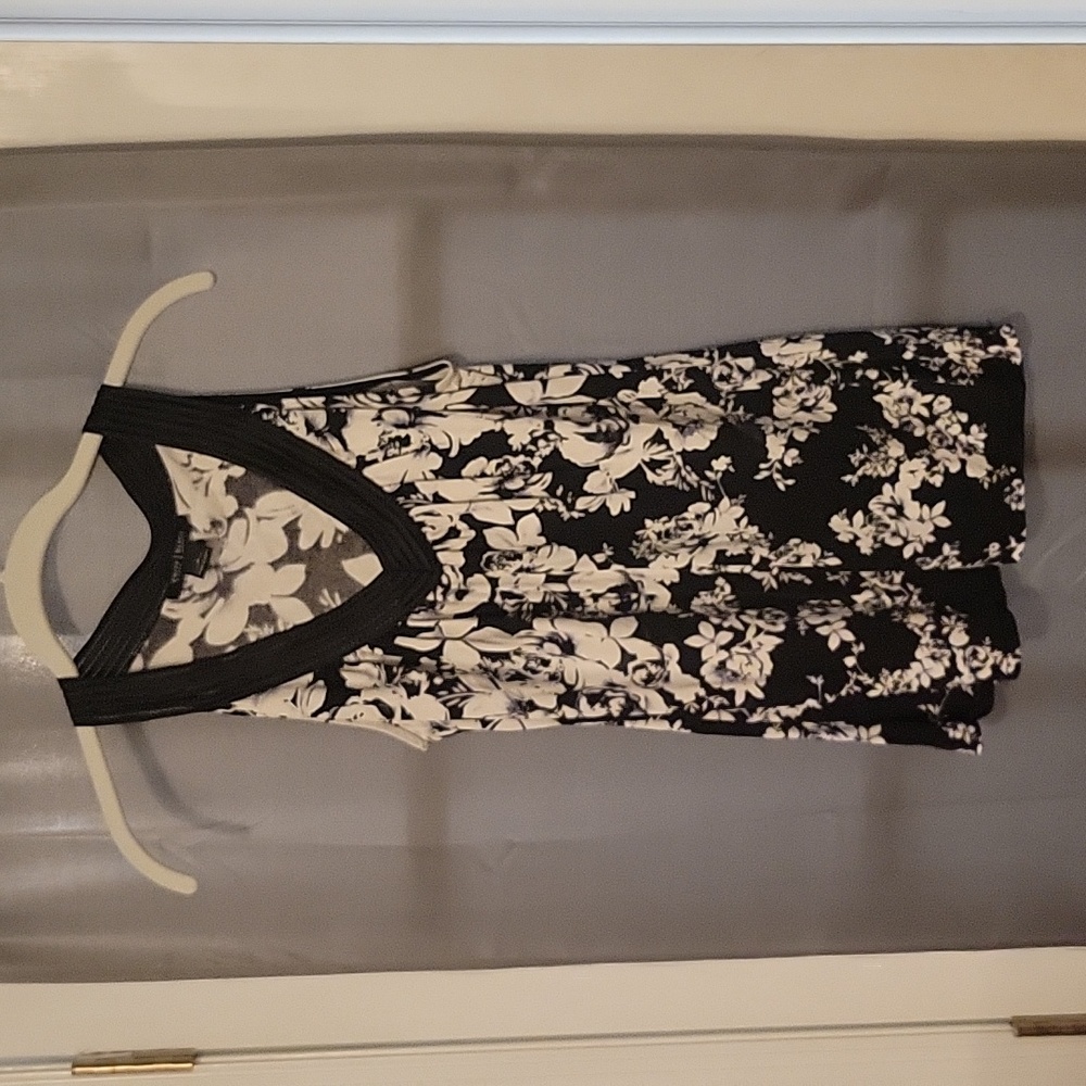Women's White House Black Market Floral Sleeveless Top - Picture 1 of 2